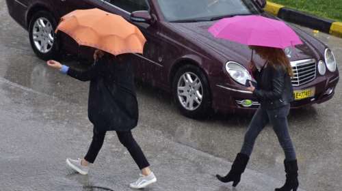 Βροχές και καταιγίδες και την Τρίτη