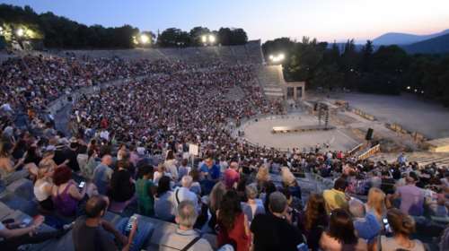 Άνοιξαν την Επίδαυρο για την ηθοποιό &amp; να παίξει μονόλογο στους φίλους της!