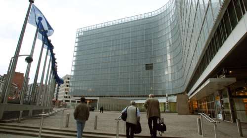 Κομισιόν: Παράθυρο για το αφορολόγητο, στο 2,2% του ΑΕΠ η ανάπτυξη