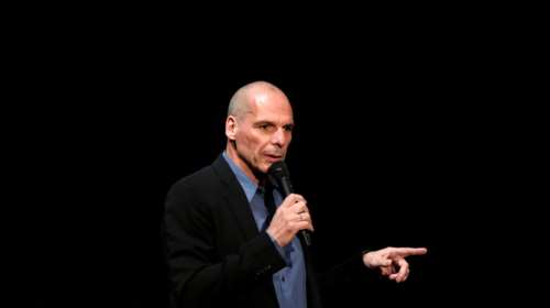 Βαρουφάκης: Η κυβέρνηση παγιώνει την τακτική φιλοδωρημάτων