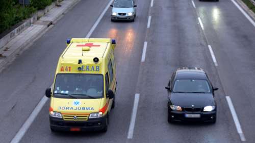 Έσκασε λάστιχο ασθενοφόρου στην ε.ο.- Καταγγελία της ΠΟΕΔΗΝ