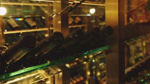 Παράνομα βότκα, ρετσίνα, τσίπουρο σε κάβες και μίνι μάρκετ