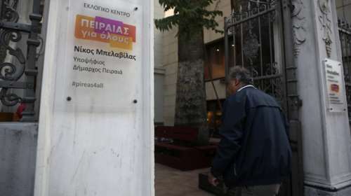 Επίθεση με βαριοπούλες στα εκλογικά γραφεία του ΣΥΡΙΖΑ στον Πειραιά