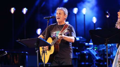 Τα κλασικά του Γιώργου Νταλάρα ταξιδεύουν στα Τίρανα