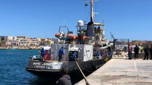 Διασώθηκαν 55 μετανάστες και ο Σαλβίνι κλείνει το λιμάνι