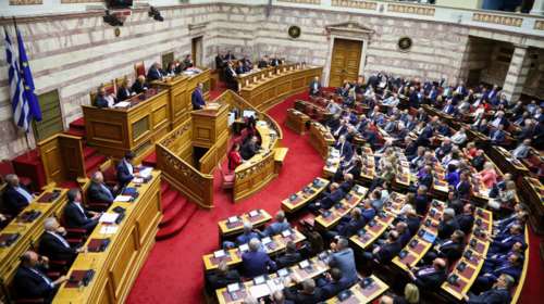 Με νέα σύγκρουση αρχηγών ολοκληρώνεται η μάχη στη Βουλή [live]