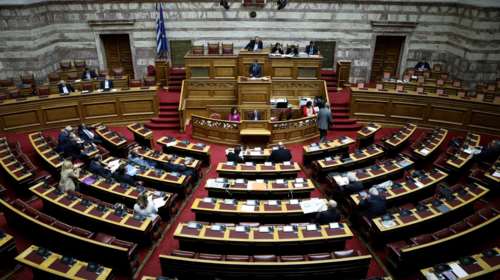 Λεκτικό επεισόδιο με Κοτζιά και Κρεμαστινό στη Βουλή