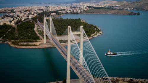 Οδηγός ταξί έπεσε από την γέφυρα της Χαλκίδας