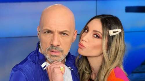 Αθηνά Οικονομάκου: Με τι δώρο πήγε στην εκπομπή του Μουτσινά