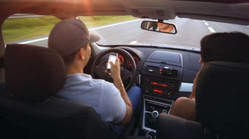 Εδινε δίπλωμα οδήγησης «καλωδιωμένος» με κάμερα και ακουστικά