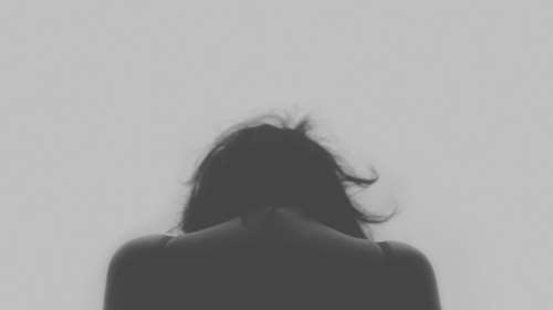 Λαμία: Εξέδιδε την κόρη του με νοητική υστέρηση σε φίλους του