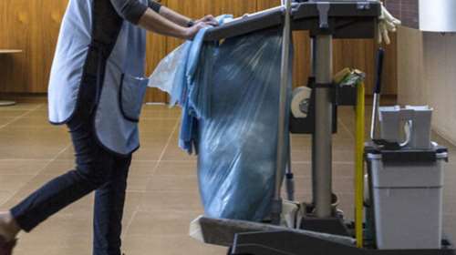 Εγκύκλιος για τις σχολικές καθαρίστριες - Στα βαρέα &amp; ανθυγιεινά