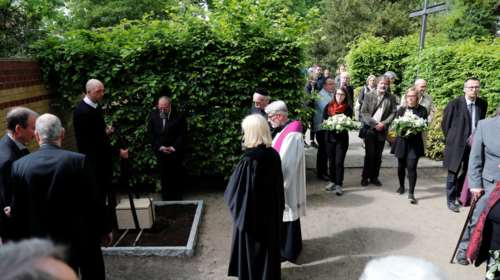 Ενταφιάστηκαν 70 χρόνια μετά, λείψανα θυμάτων Ναζί