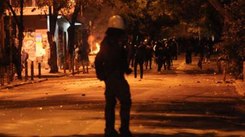 Επεισόδια έξω από το Πολυτεχνείο, λίγες ώρες μετά τα Εξάρχεια