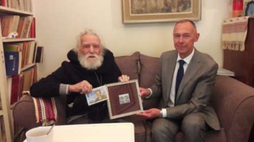 Η ξεχωριστή συνάντηση του Μανώλη Γλέζου με τον Ρώσο πρέσβη