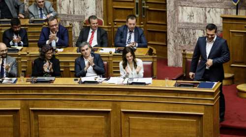 Το κυβερνητικό κρεσέντο πληρωμών και τα αντιπολιτευτικά πυρά