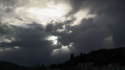 Κυριακή με άνοδο θερμοκρασίας, συννεφιά και αφρικανική σκόνη