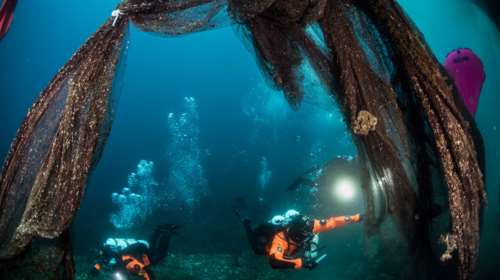 Δύο τόνοι δίχτυα- "φαντάσματα" ανασύρθηκαν από το Στρατώνι  Χαλκιδικής