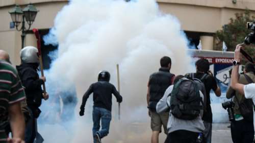 Επεισόδια στη Σταδίου σε πορεία για τον Κουφοντίνα