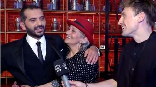 Επικές ατάκες από τη μαμά Κουτσόπουλου: Είμαι πιο διάσημη απ' τον γιο μου