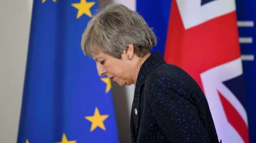 Tην ημερομηνία αποχώρησης της ανακοινώνει η Τερέζα Μέι