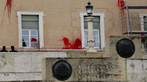 Ελεύθερο υπό όρους το μέλος του Ρουβίκωνα για την επίθεση στη Βουλή