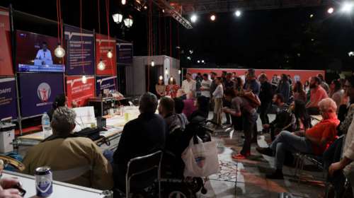 Δάκρυα, θλίψη και περισυλλογή τη στιγμή της προκήρυξης των εκλογών