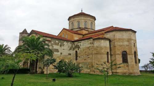 Έκκληση να μη γίνει τζαμί η Αγία Σοφία Τραπεζούντας