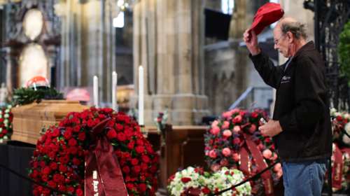 Η Αυστρία πενθεί και αποχαιρετά τον Νίκι Λάουντα (φωτό)