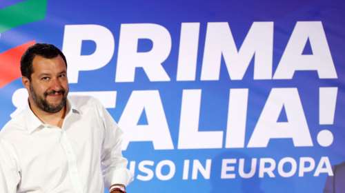 Προβάρει... κοστούμι πρωθυπουργού ο Σαλβίνι