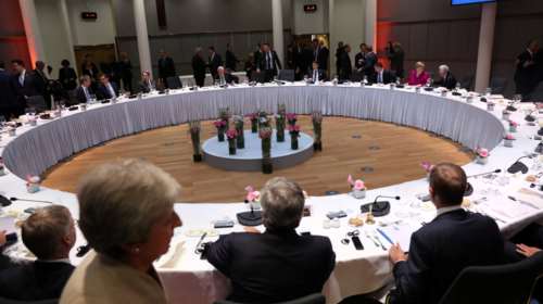 Μάχη διαδοχής: Η υποψηφιότητα Βέμπερ «κρέμεται σε μία κλωστή»