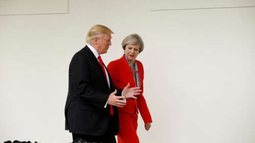 Τραμπ προς Βρετανούς: Να διαπραγματευτεί ο Φάρατζ το Brexit