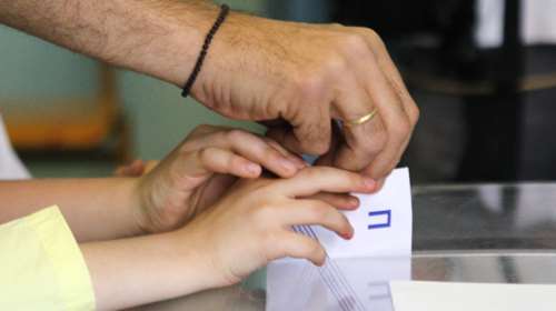 Ομαλά διεξάγεται ο β&#39; γύρος-Χαμηλότερη η προσέλευση