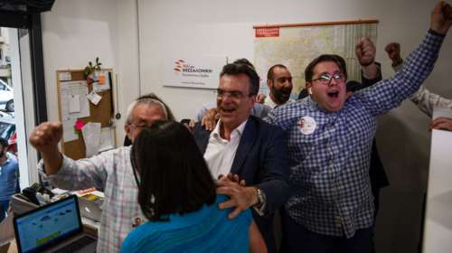 Θεσσαλονίκη: Πανηγυρισμοί στα γραφεία του Κωνσταντίνου Ζέρβα