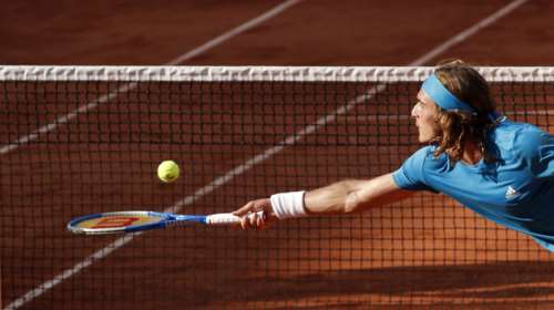 Λάθη και κούραση «λύγισαν» τον Τσιτσιπά μετά από πέντε ώρες