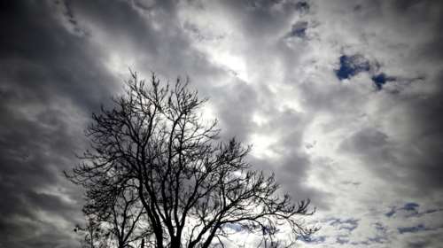 Συννεφιά με τοπικές βροχές και καταιγίδες- πτώση της θερμοκρασίας