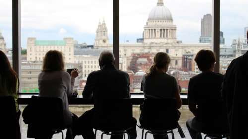 O κόσμος εξακολουθεί να είναι... φτιαγμένος για τους άνδρες
