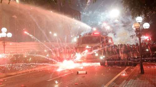 Νέα επεισόδια στα Τίρανα κατά την επίσκεψη Στόλτενμπεργκ