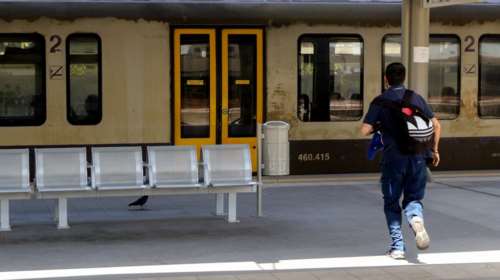 Υπεγράφη η σύμβαση για  επέκταση του Προαστιακού στο Λουτράκι