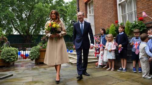 Η Μελάνια Τραμπ με τον σύζυγο της Μέι, Φίλιπ σε πάρτι