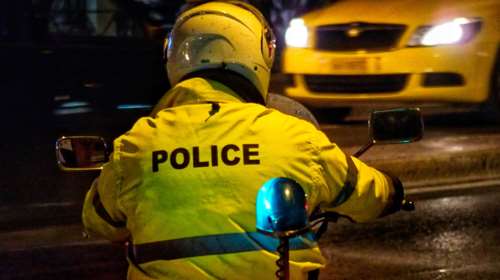 Εγκλημα στη Γλυφάδα: Νεκρός άνδρας από πυρά πυροβόλου όπλου σε γκαράζ