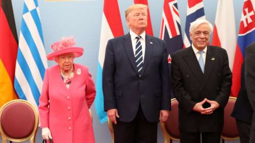 Εορτασμός D-Day: Ο Παυλόπουλος δίπλα στον Τραμπ, την Ελισάβετ &amp; τη Μελάνια