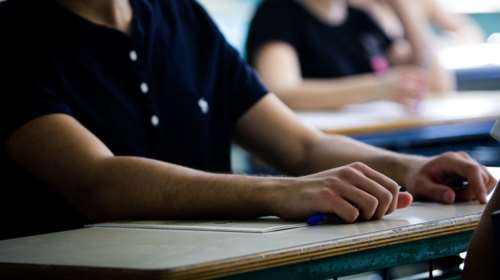 Οδηγός επιβίωσης για τις Πανελλαδικές: Αγαπητοί γονείς...