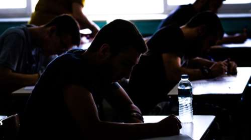 Aυτά είναι τα θέματα των Νέων Ελληνικών για τα ΕΠΑΛ