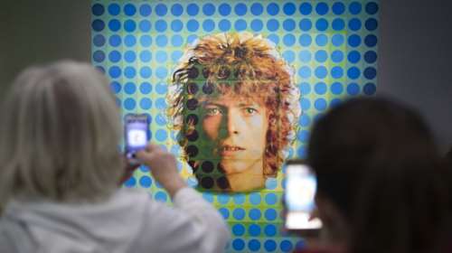 Πανελλαδικές: Ποιος πολιτικός αφιέρωσε τo τραγούδι «Heroes» στους μαθητές;