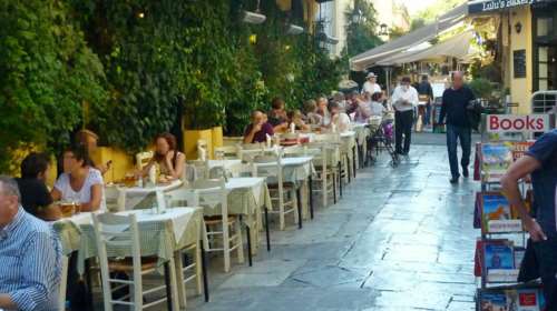 Σύγχυση από την μη καθολική εφαρμογή μείωσης ΦΠΑ στην εστίαση
