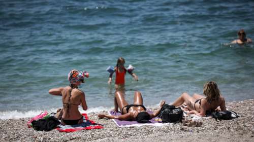 Στα «κόκκινα» ο υδράργυρος το Σαββατοκύριακο