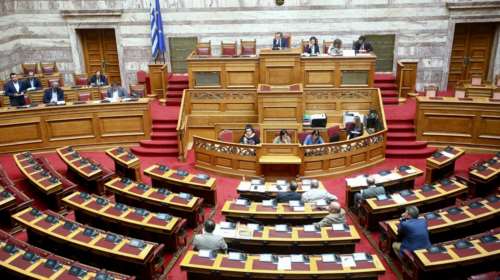 Αυλαία Βουλής με αφορολόγητο, μετατάξεις, τροπολογίες και «αντίο»