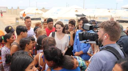 Στα σύνορα Βενεζουέλας - Κολομβίας η  Αντζελίνα Τζολί