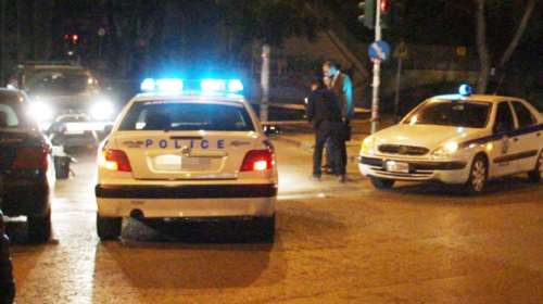 Συναγερμός στη Νέα Σμύρνη: Νεαρός άνδρας απειλεί να αυτοκτονήσει